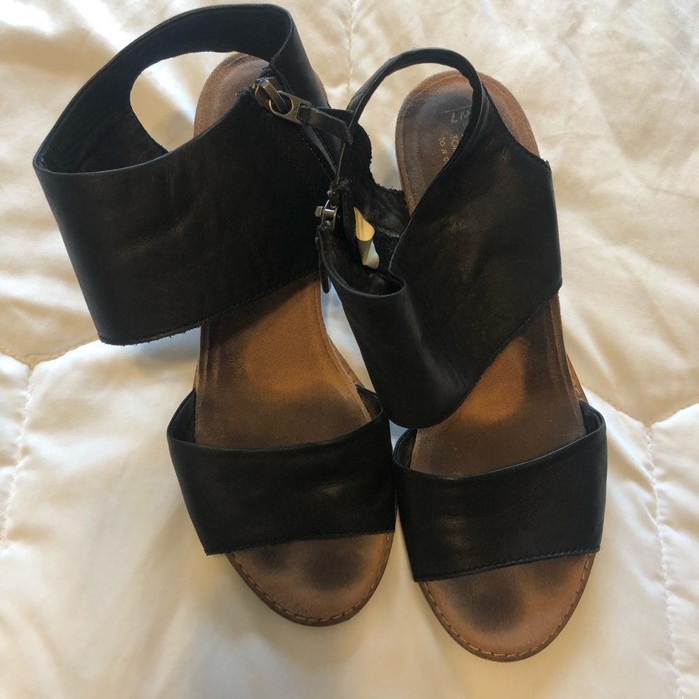 TOMS Majorca Cutout Sandal